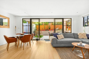 Fab Bondi 2-Bed with Courtyard & Alfresco Dining, Sydney